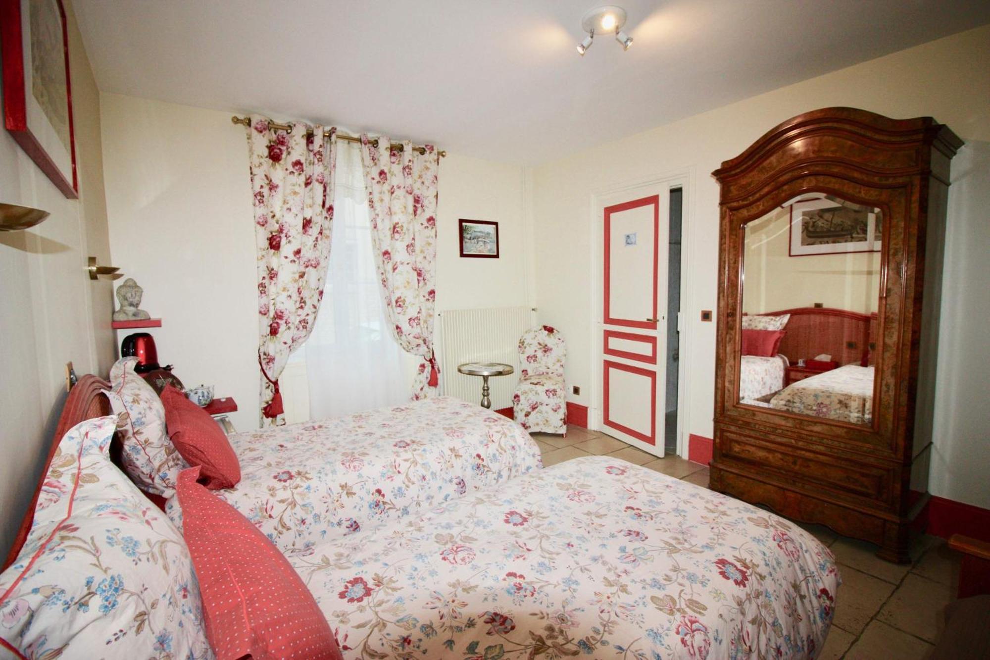 Aggarthi Bed And Breakfast Bayeux Oda fotoğraf